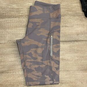 Sz L Athleta Rainier Reflective Camo Leggings Exclnt Condition